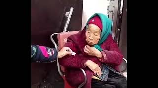 107 year old mom gives her 84 year old daughter candy