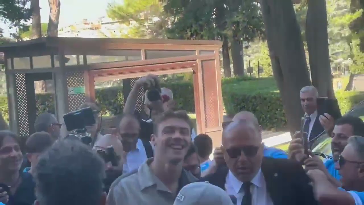 RASMUS HOJLUND A VILLA STUART PER LE VISITE MEDICHE 