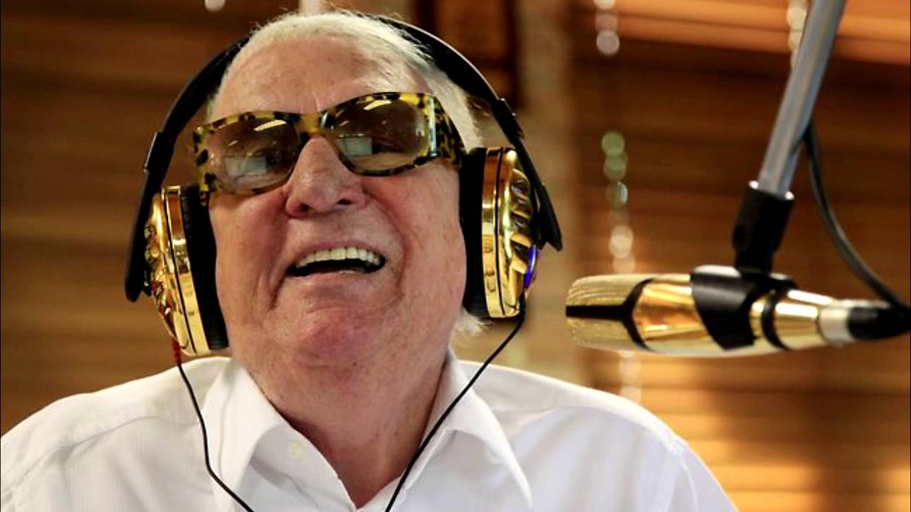 John Laws Blasts Dale while singing a song and Norman gets Wild YouTube