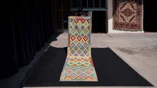 The 10ft Ivory and Gray Runner Kilim Rug: A Statement of Sophisticated Craftsmanship