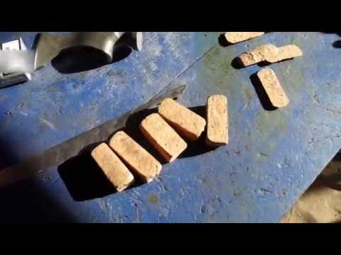 Видео: Как сделать плавающий нож своими руками из обычных пробок How to make a floating cork knife