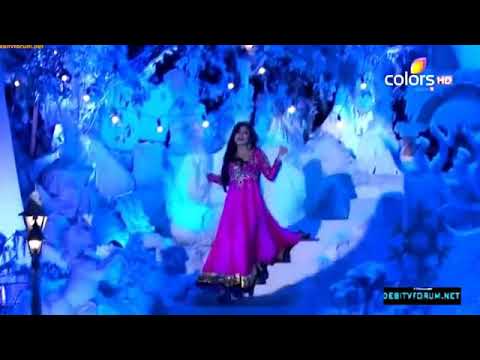 أجمل رقص للممثلة مادهوبالا على المسرحIlove