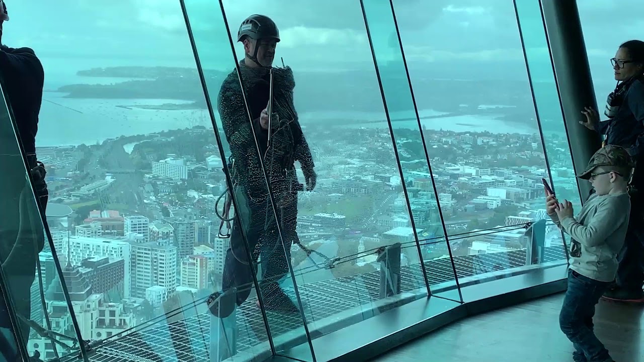 new zealand currency Ngeri abis! Nonton orang bersihin kaca luar SkyTower lantai 60 — Andy Thirza Vlog 10 #NZLIFE