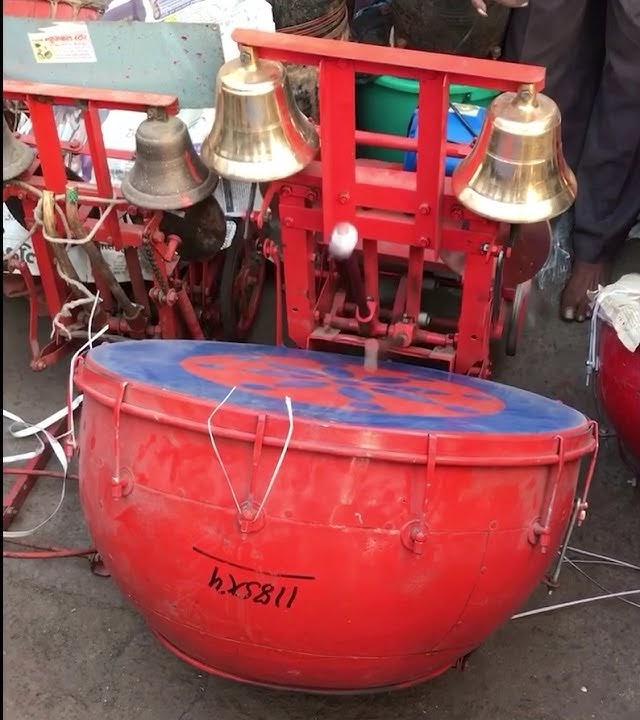 24” aarti machine in a bazar