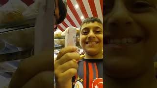 Ekmek alıyoruz