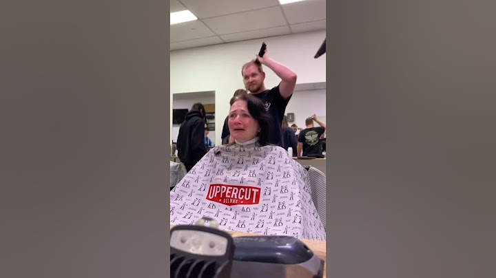 Family surprises mom battling cancer by shaving their heads in solidarity 😭❤️