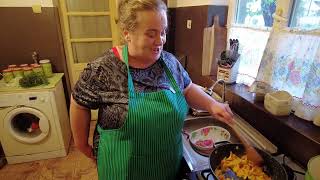 Download Lagu Găluște de făină cu gălbiori și cotlet de porc la grătar MP3 Download Lagu Găluște de făină cu gălbiori și cotlet de porc la grătar MP3