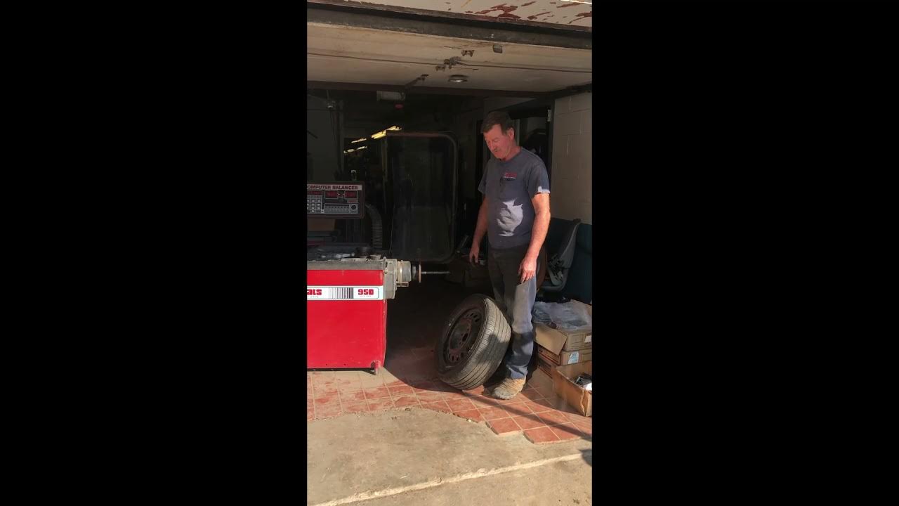How to calibrate a wheel on a Coats 950 wheel balancer YouTube