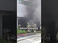 Mercedes-Benz en llamas en parking subterráneo de O.C.; negocios evacuados #NoticiasETV #losangeles