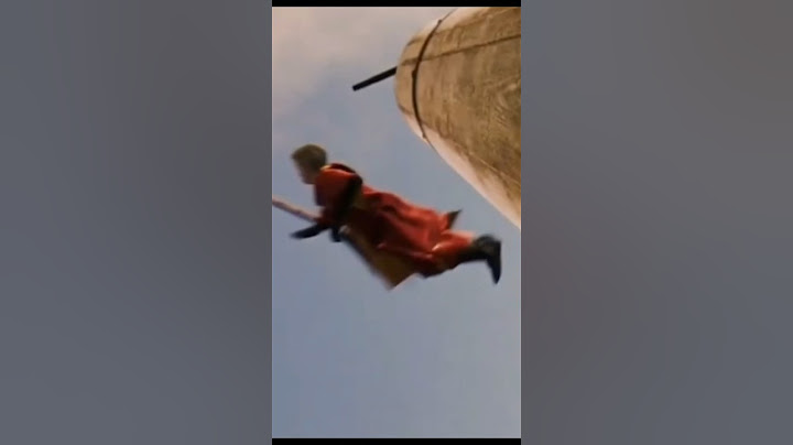 Oliver Wood Falls Off His Broom - Warner Bros.
