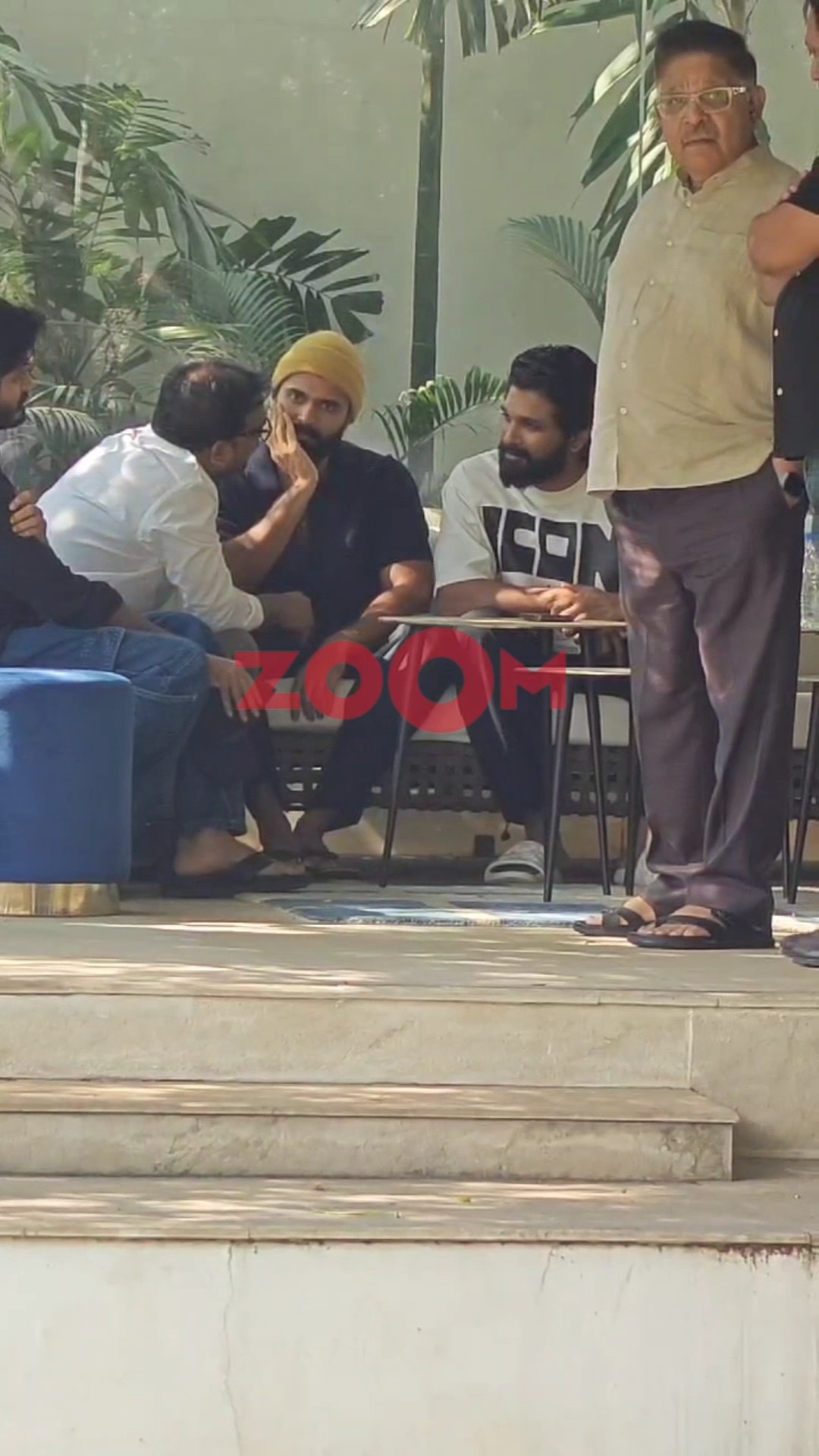 Allu Arjun \u0026 Vijay Deverakonda caught having a conversation before the Press Conference #shorts