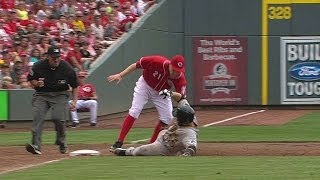 PIT@CIN: Mesoraco throws out Martin at third base