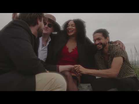 在 YouTube 上观看 Janette King - This Might Be It (Official Video)