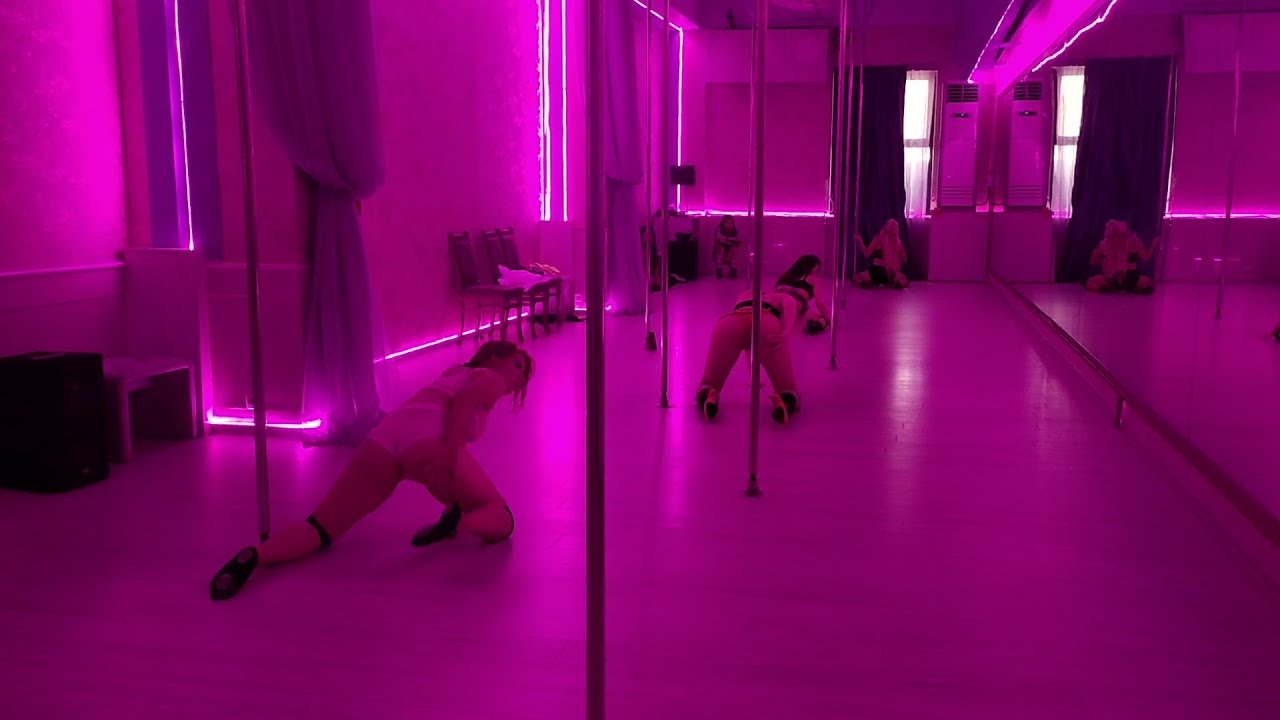 beautiful-sexy-girl-group-dance-dancing-striptease-18-strip-dance