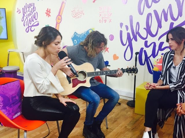 Tini Stoessel canta Lo que tu Alma Escribe y Siempre Brillarás class=