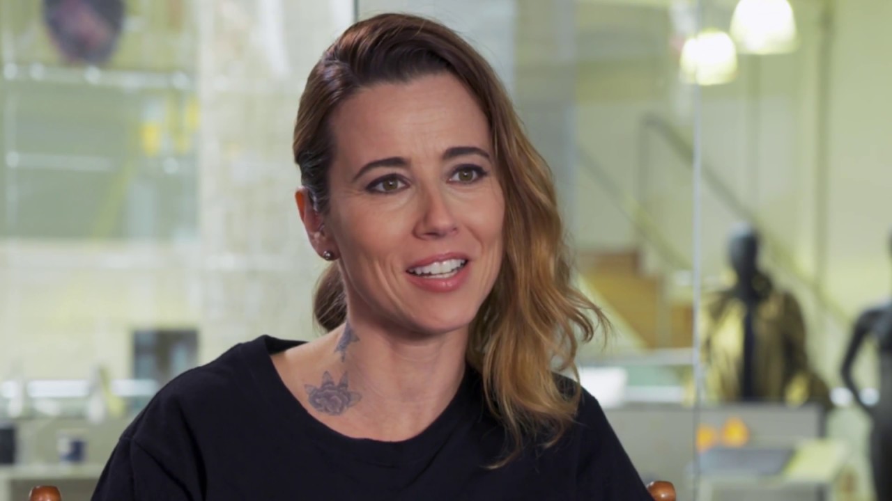 Linda Cardellini: A SIMPLE FAVOR eric johnson manhattan tab