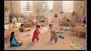 Cute Kit Kat Dancing Kids TV Commercial