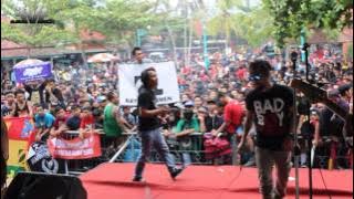 Everlong : Kecanduan ( live )