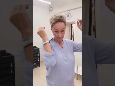 Солевой или текстурирующий спрей для укладки тонких волос