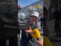Mopedinvasion mitt i stan: ”Doften är riktigt god”