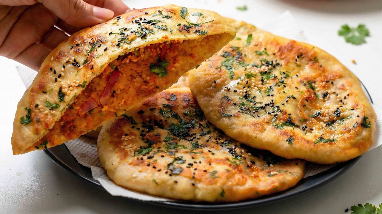 ये 1 ट्रिक अपनाएं और बिना ओवन तवे/कड़ाही पर परफेक्ट स्टफ्ड आलू कुलचा बनाएं | Soft Aloo Kulcha