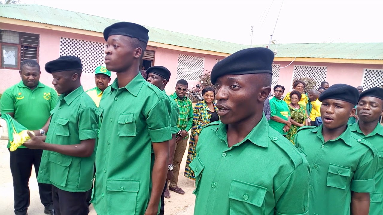 VIJANA WAKITEKELEZA UVISHWAJI WA SKAFU KWA MLEZI WA CHAMA DODOMA
