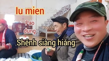 Mọi người đến chúc tết A pú