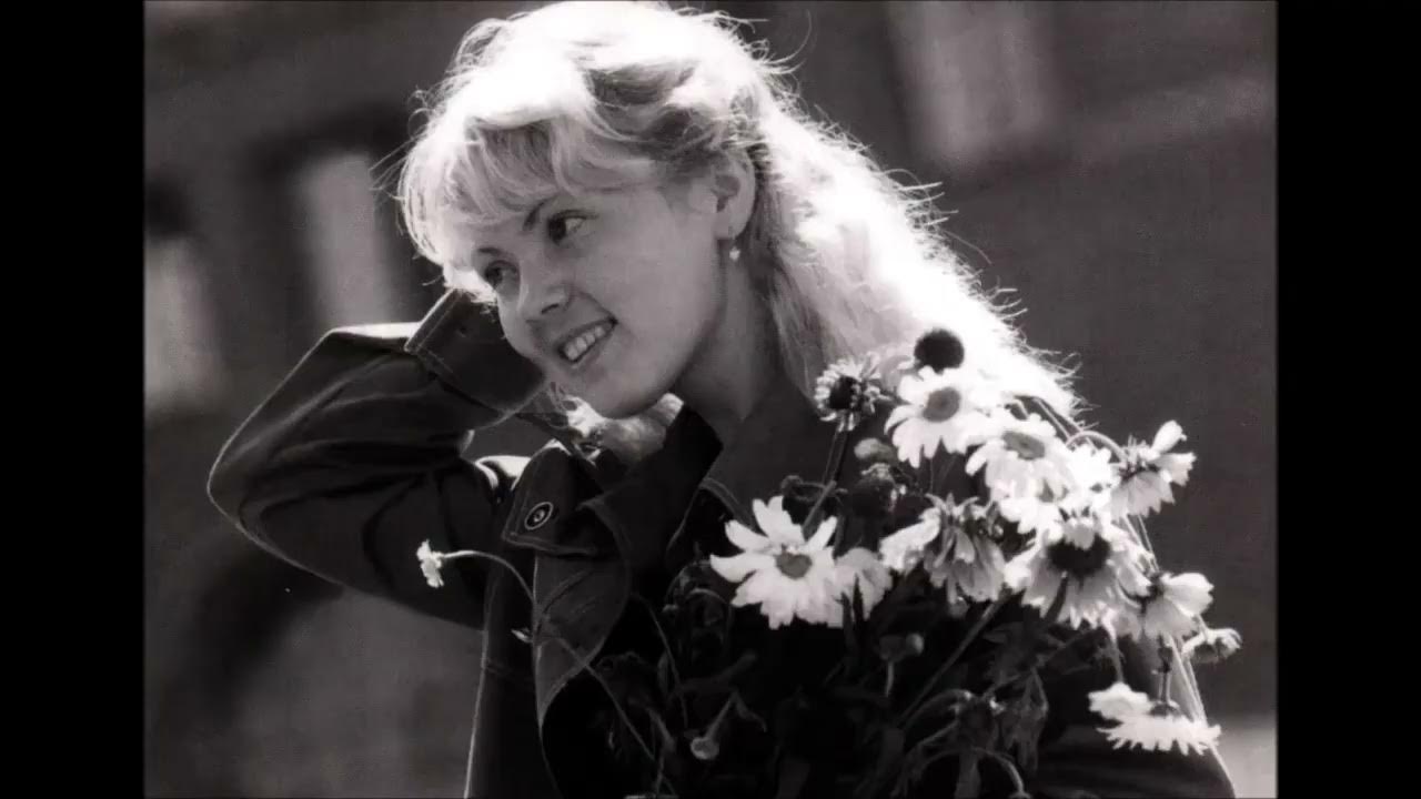 Цветы 80 х. Линейка 1 сентября ссср. Николай расторгуев виа шестеро молодых. Первоклассница ссср. Фотограф семен фридлянд.