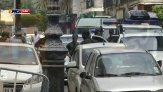 فيديو حصري للنهار شاهد كمال البوشي مع رجال الدرك أثناء إدخاله إلى محكمة عبان رمضان بالجزائر