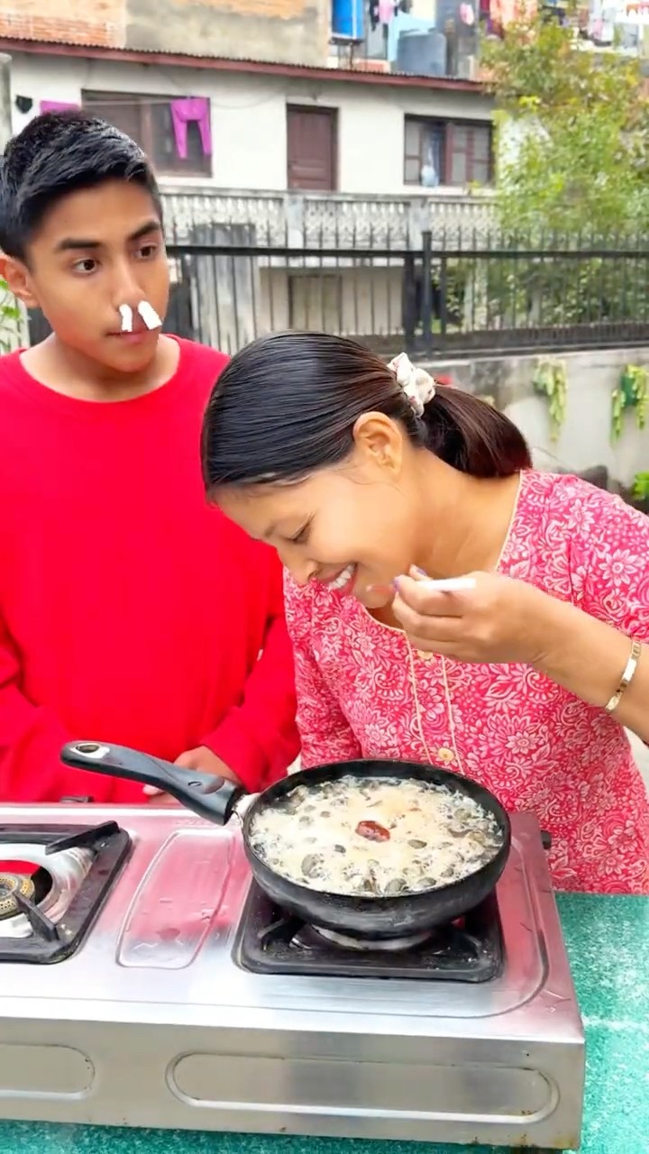 Sigma Mom Cooking | Ghongi | Snail #momson #sigma #funny #viral