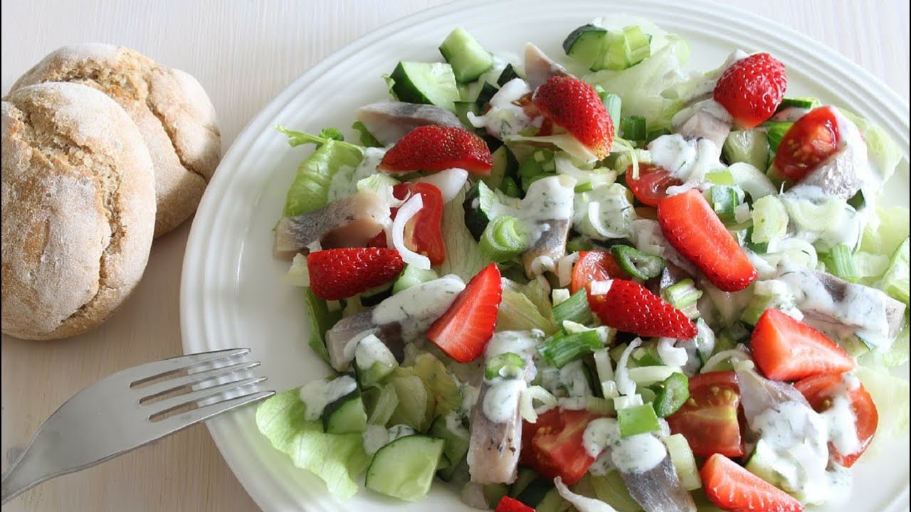 Matjes - Salat Rezept mit Eisbergsalat, Salatgurke, Tomaten und ...