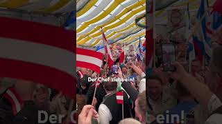 Jubel ohne Grenzen beim Einzug von FPÖ-Chef in Linz!