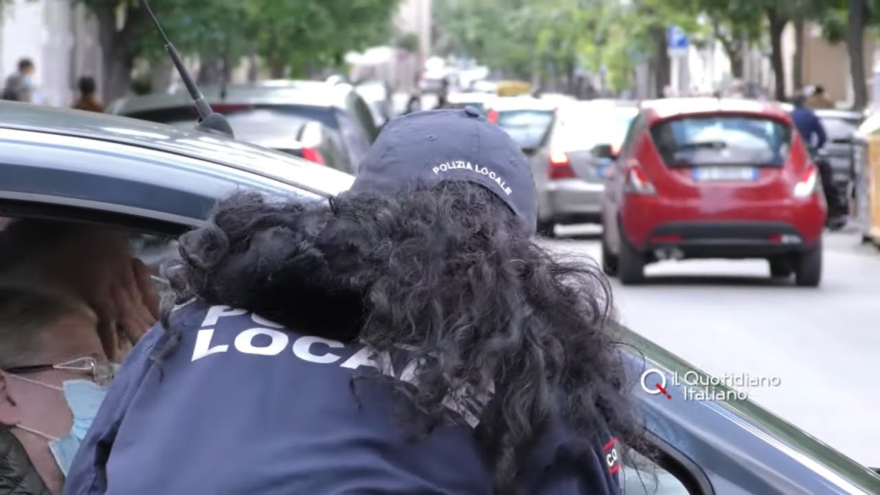 Bitonto, vigili e volontari Polizia Locale si confondono: polemica sulle divise