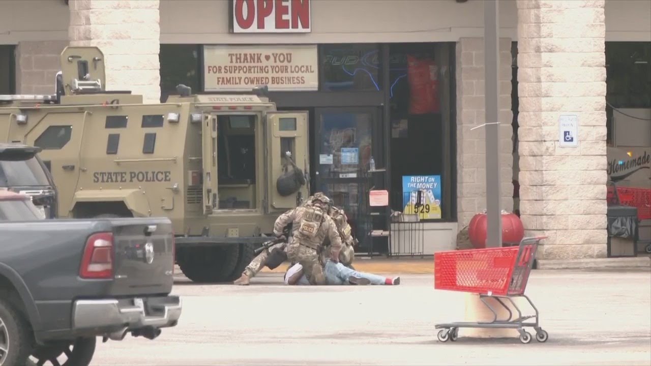 UPDATE: Man in custody after SWAT responds to Super Gallo in ...