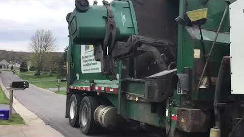 Waste Management Mack LE McNeilus Manual/Automated Side Loader