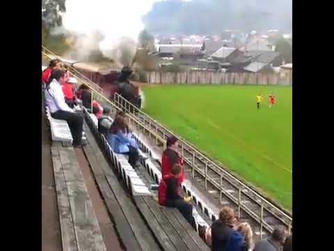 La cancha de fútbol  más extraña del mundo! - YouTube