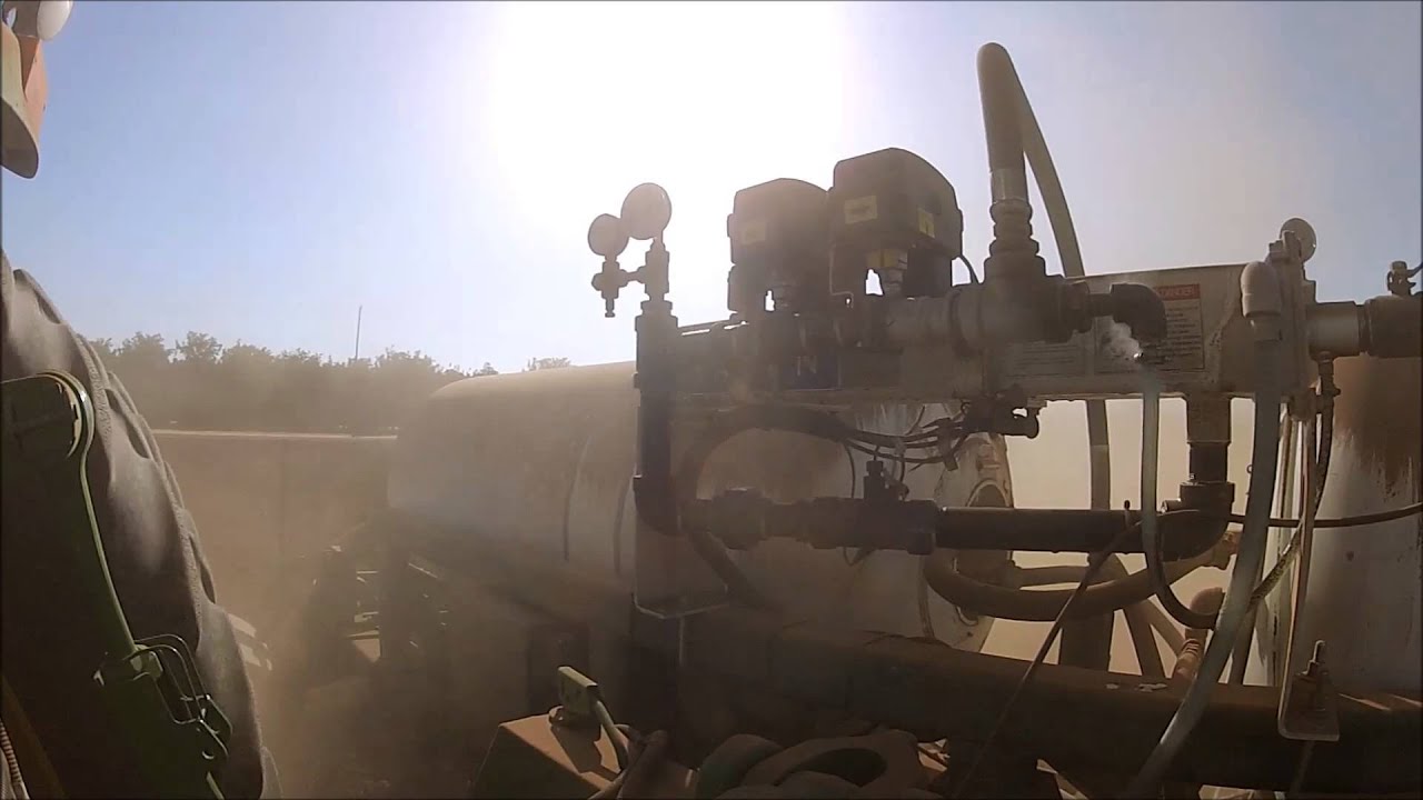 John Deere rate controller on NH3 bar - YouTube