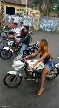 Ngeriii....Balap liar!!!! jatuh/crash joki cewek