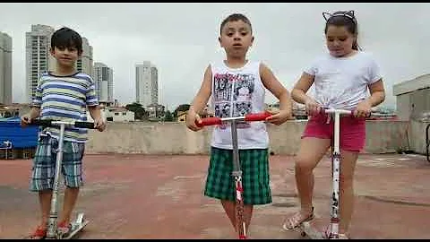 Como se aprende a andar de patinete?