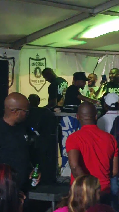 kabza de small plays Earful Soul & Tekniq - Smooth operator during deep house set.🔥🔥