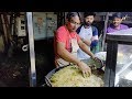 India's Fastest Pakoda Man | Putting Hands in Boiling Oil | Indian Street Food