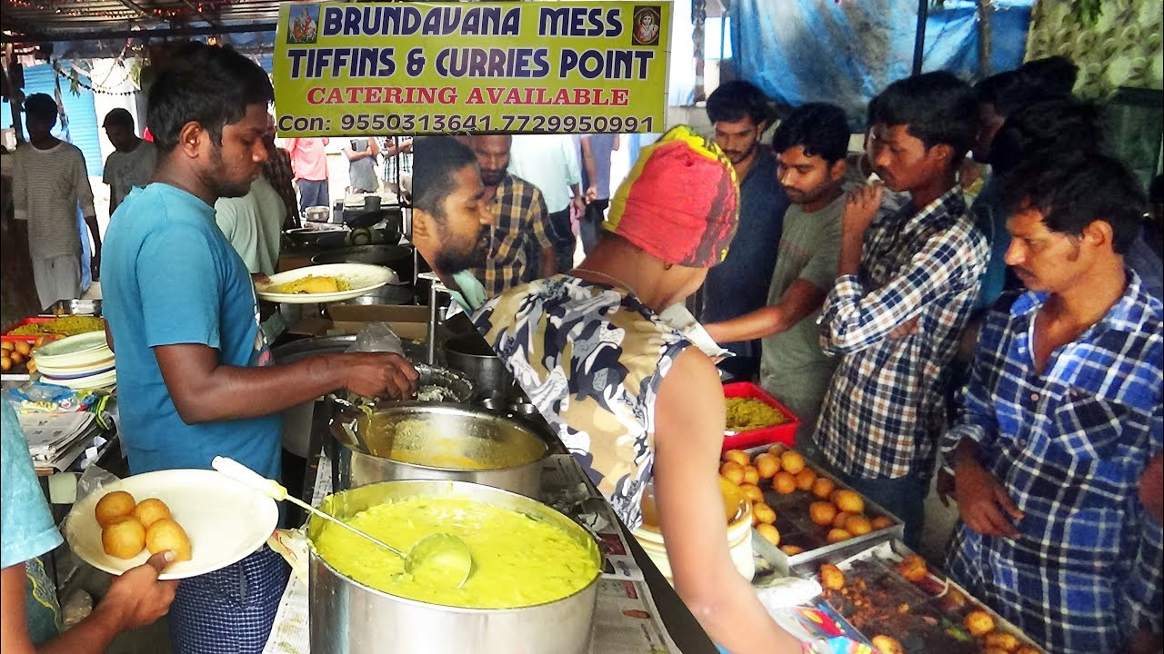 Heavy Crowd in Early Morning Famous Tiffin Center at Hyderabad | Item Start @ 10 Rs only | Street Food Catalog