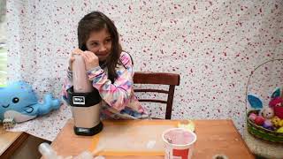 Miss E Makes Strawberry Banana Froyo Push Pops