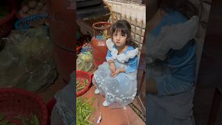 Дочка помогает индийским бабушкам