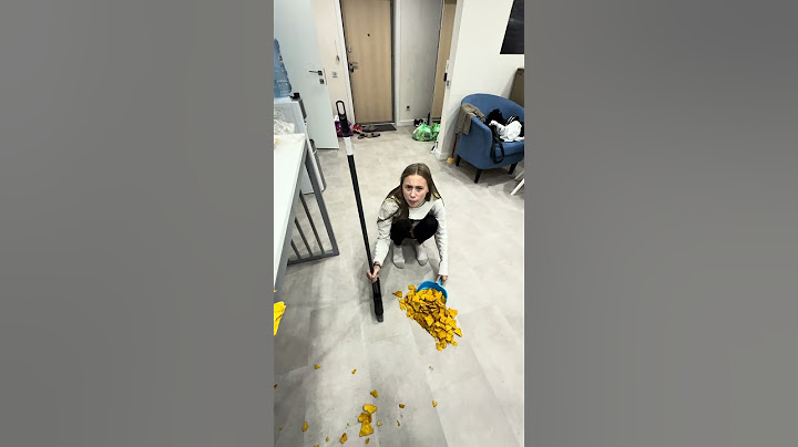 She throws chips as always😸Cat mode ❤️💕