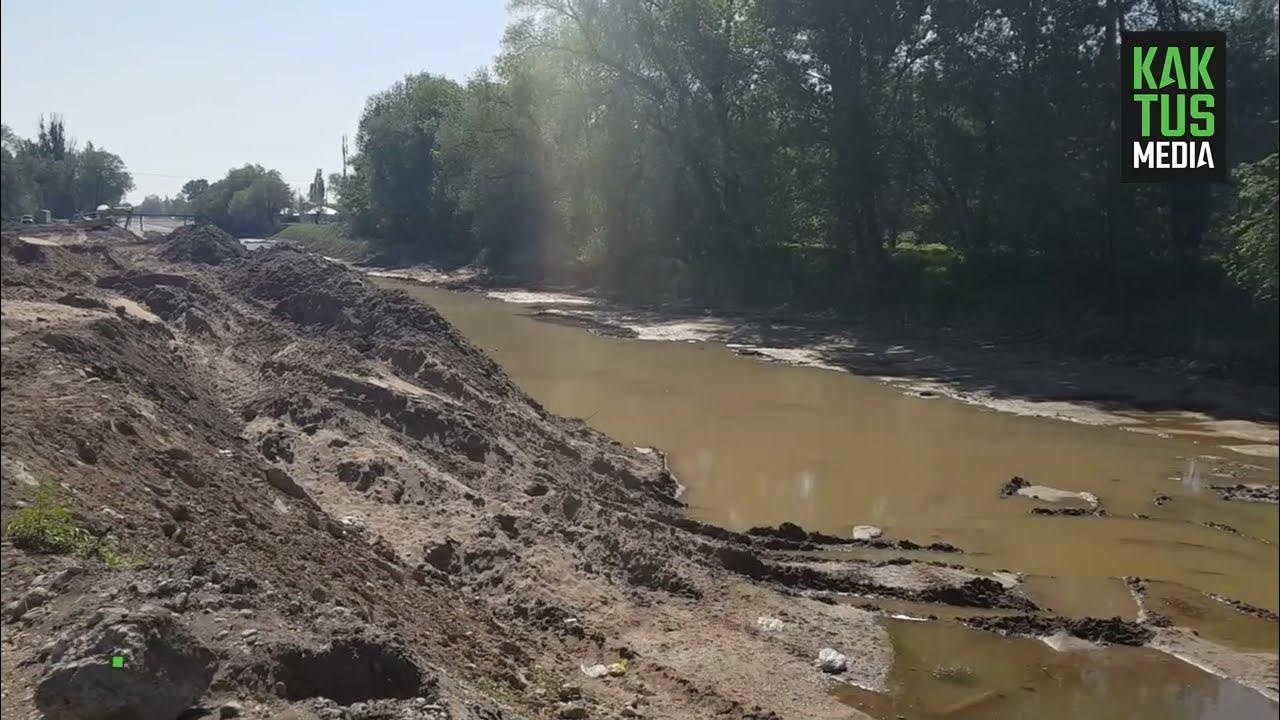 В глаза как песка насыпали