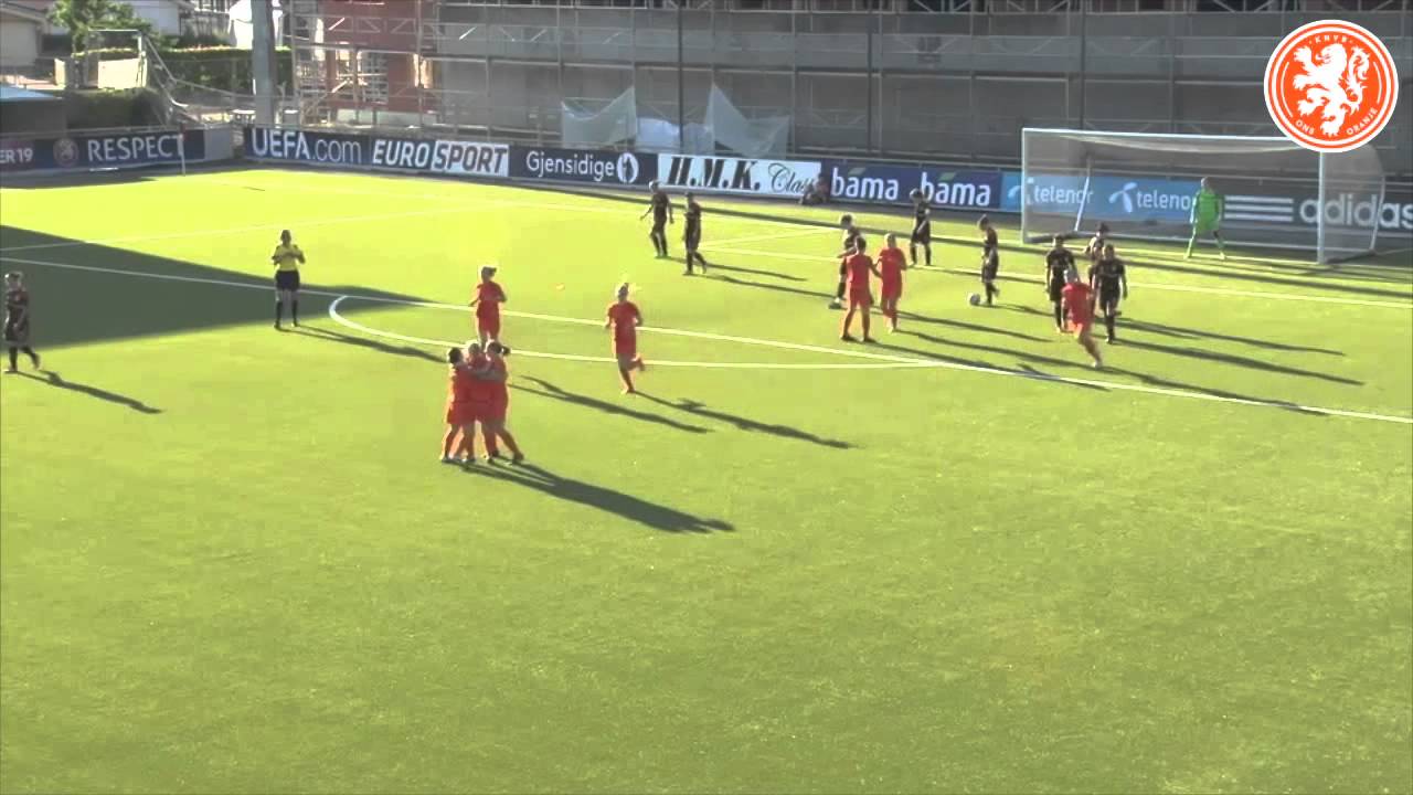 GOAL! Prachtige vrije trap Inessa Kaagman