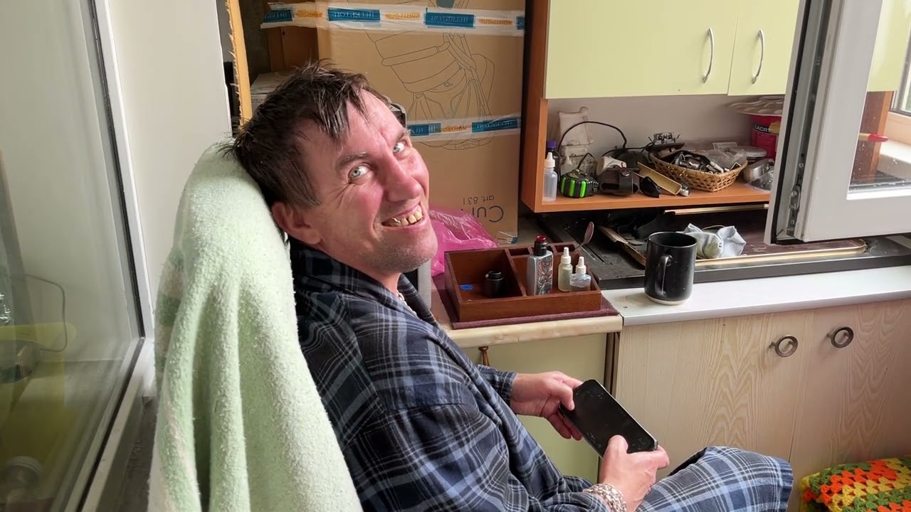 День 10016; 12.09.2023. На балконе