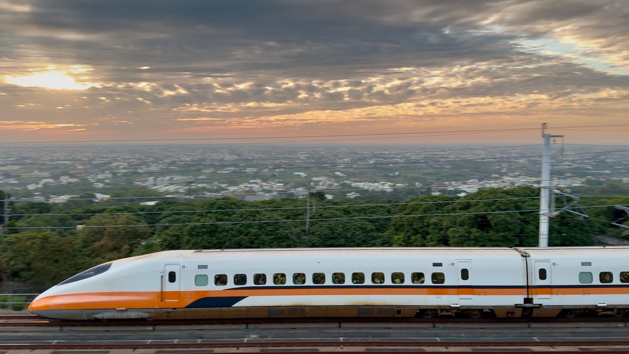 【兩列車交會】台灣高鐵 657次 700T 台中－彰化站間 通過 / 242次 700T 彰化－台中站間 通過