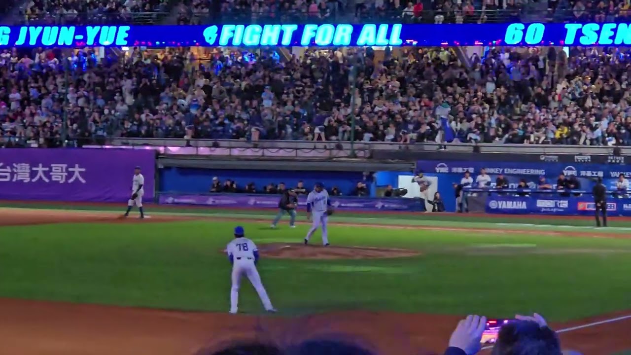 #新莊城堡 終結者燈光秀 #曾峻岳